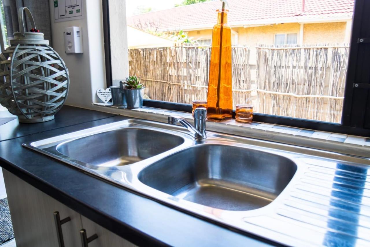 Mykhaya-Your Home Away From Home Kempton Park Ngoại thất bức ảnh