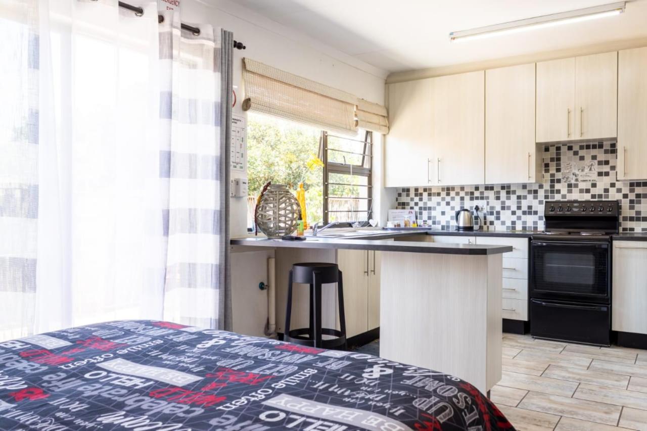 Mykhaya-Your Home Away From Home Kempton Park Ngoại thất bức ảnh