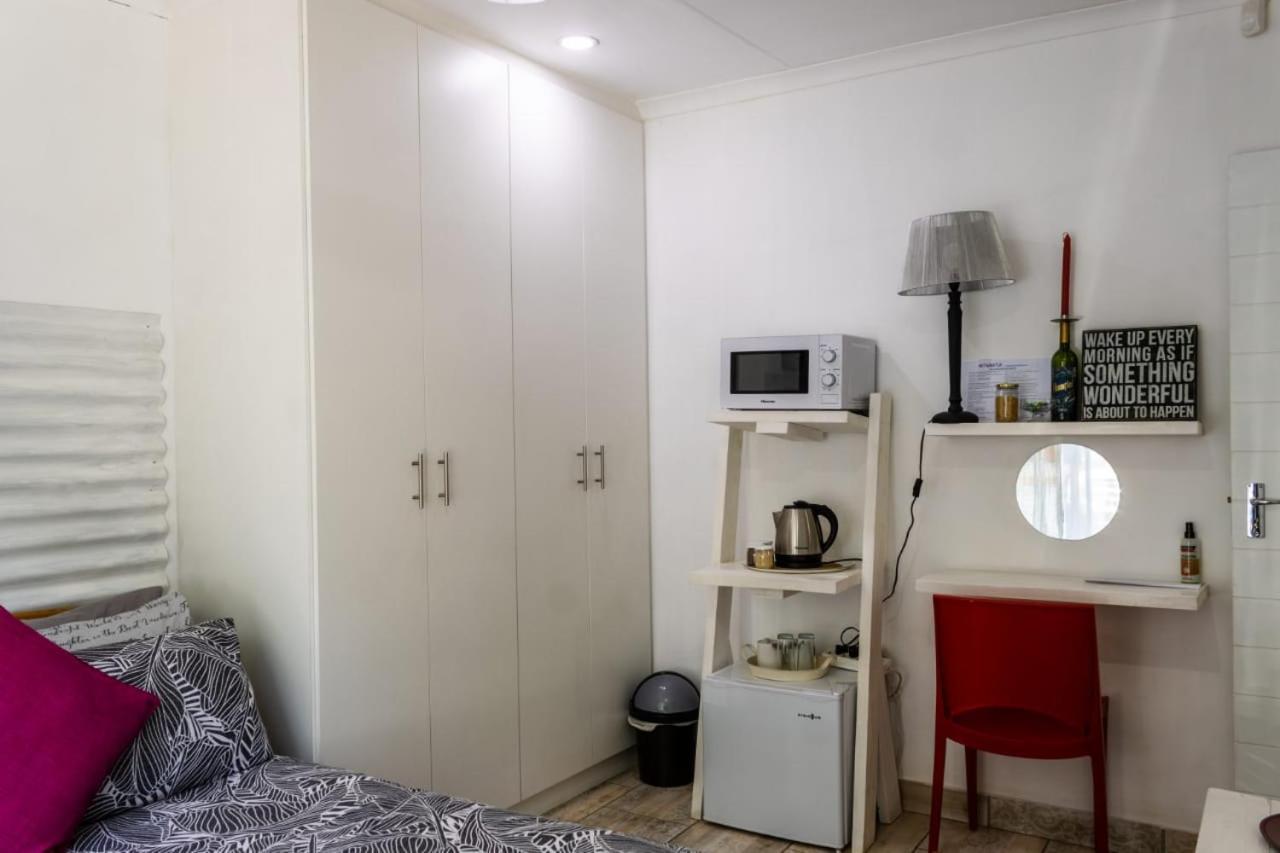 Mykhaya-Your Home Away From Home Kempton Park Ngoại thất bức ảnh